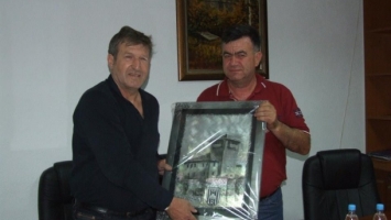 Sušić gledao utakmicu u Gradačcu, dobio poklon od domaćina