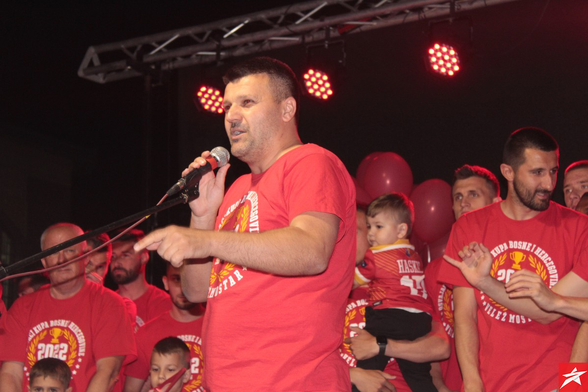 Feđa Dudić uzeo mikrofon u ruke i nije želio nikog da izostavi: "Za sve koji su očuvali klub"