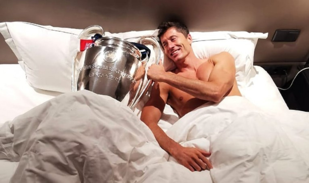 Slika Lewandowskog iz kreveta bacila u trans navijače Bayerna