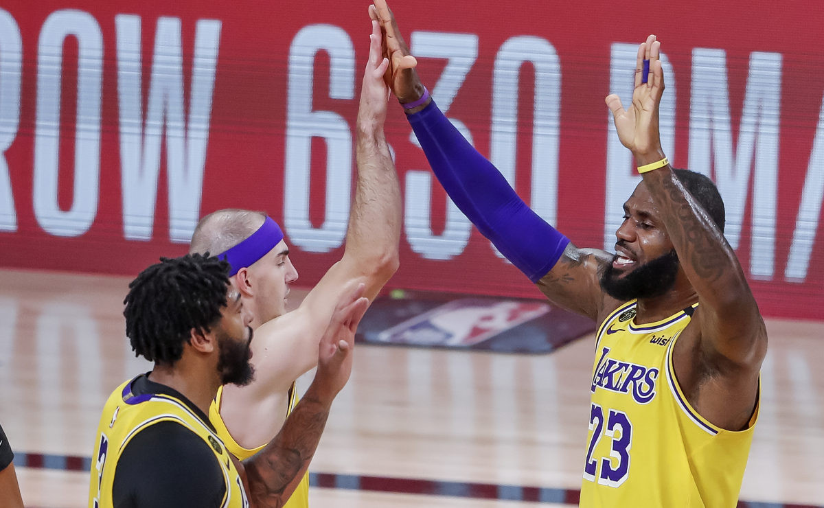 Davis vodi Lakerse ka finalu