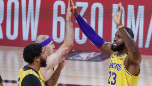 Davis vodi Lakerse ka finalu