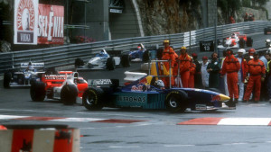 1996. godine viđena je najluđa utrka Formule 1 ikad, kroz cilj na kraju prošla samo tri bolida
