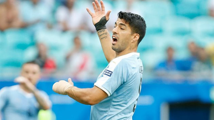 Spektakularan oproštaj Forlana, Suarez stao na gol