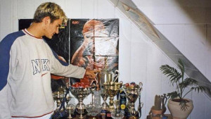 Soba 17-godišnjeg Federera: Na zidu Pamela Anderson i zastava zemlje iz regiona