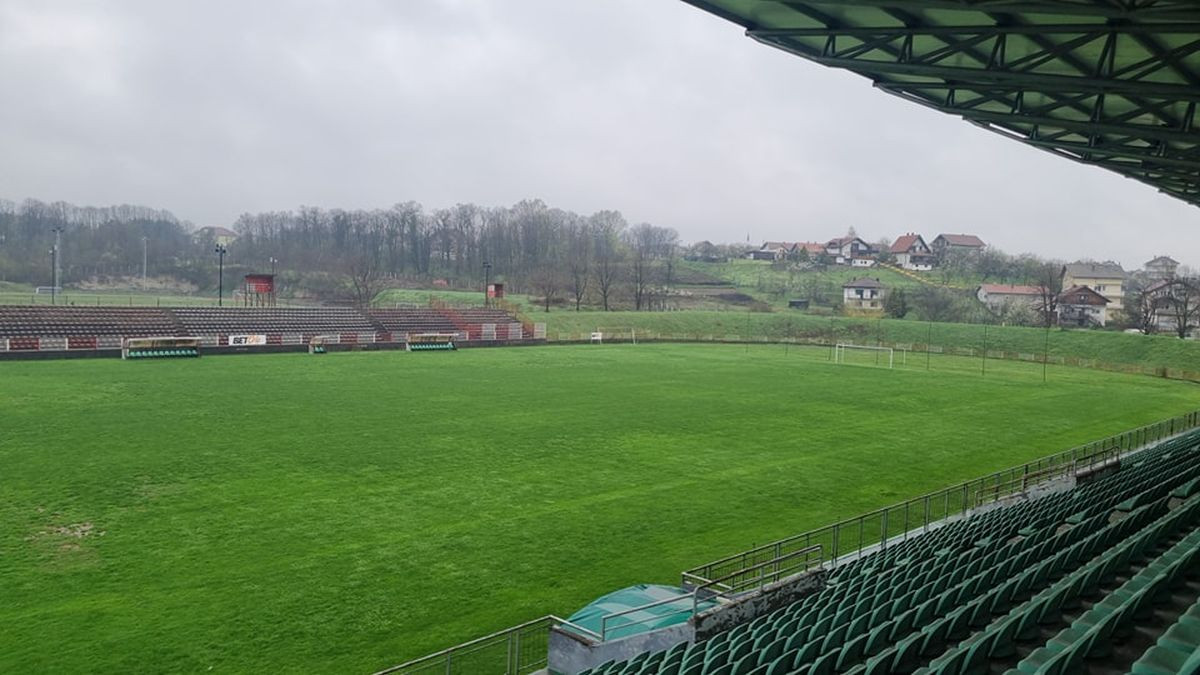 Oglasio se federalni prvoligaš: "Kiša je stala, sutra svi na stadion!" Oglasio se federalni prvoligaš: "Kiša je stala, sutra svi na stadion!"