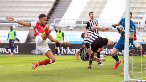 Trijumf Arsenala na St. James Parku