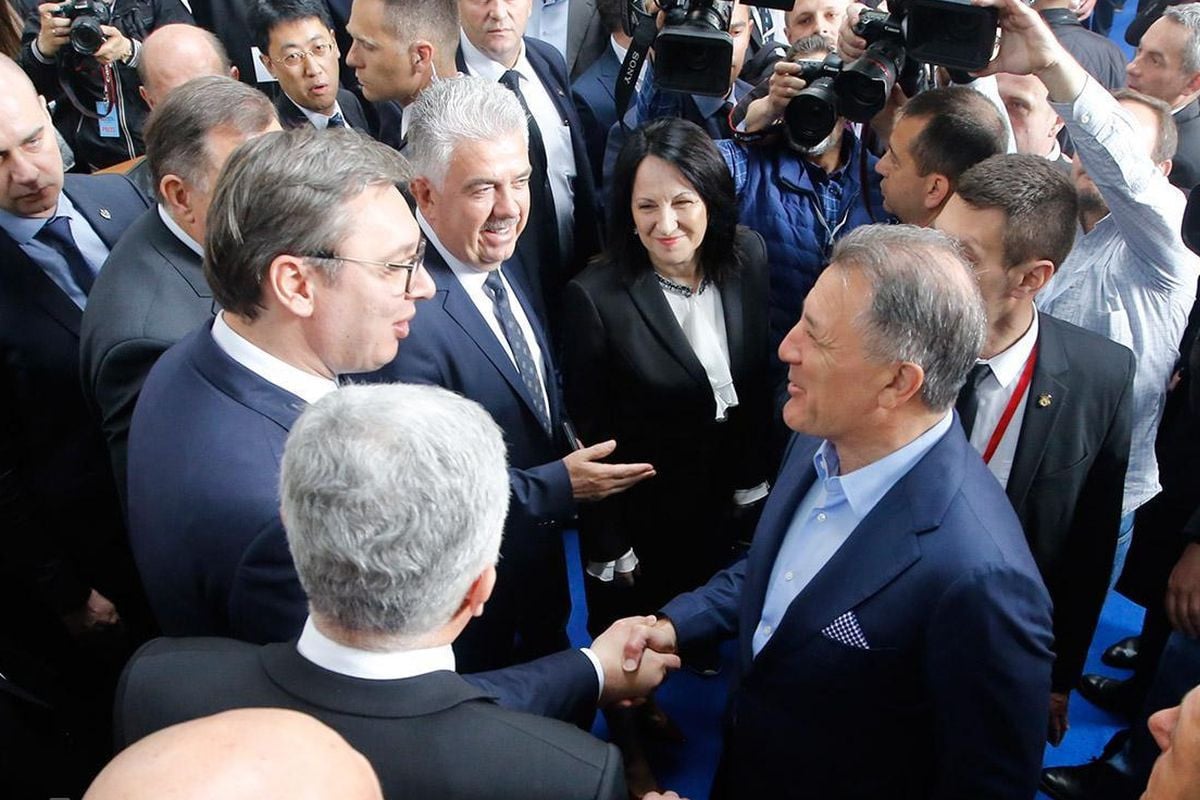 Mamića je Vučić želio u Zvezdi, sada mu poručuje: "Ako ne održiš obećanje, onda..." Mamića je Vučić želio u Zvezdi, sada mu poručuje: "Ako ne održiš obećanje, onda..."