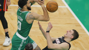 Užasna povreda Srbina u NBA ligi: Polomio je nos, a krv nije mogao odmah zaustaviti