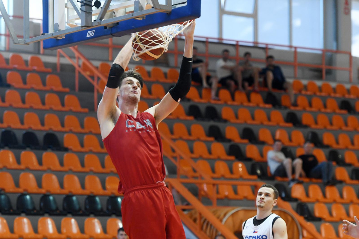 Da li je ovo sljedeća "velika stvar" u košarci: Kanađanin sa 18 godina ima visinu od 236 cm Da li je ovo sljedeća "velika stvar" u košarci: Kanađanin sa 18 godina ima visinu od 236 cm
