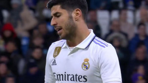 Dovoljan je bio Benzemin jedan gest da Asensio propadne u zemlju od stida 