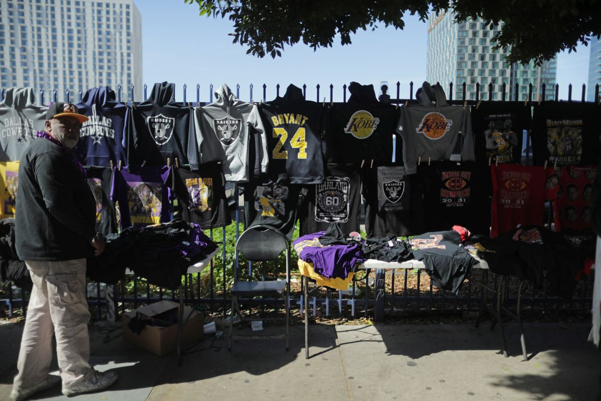 Zabranjena prodaja predmeta sa komemoracije Kobeju Bryantu