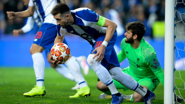 Atletico Madrid dogovorio sve sa kapitenom Porta, ali birokratija koči