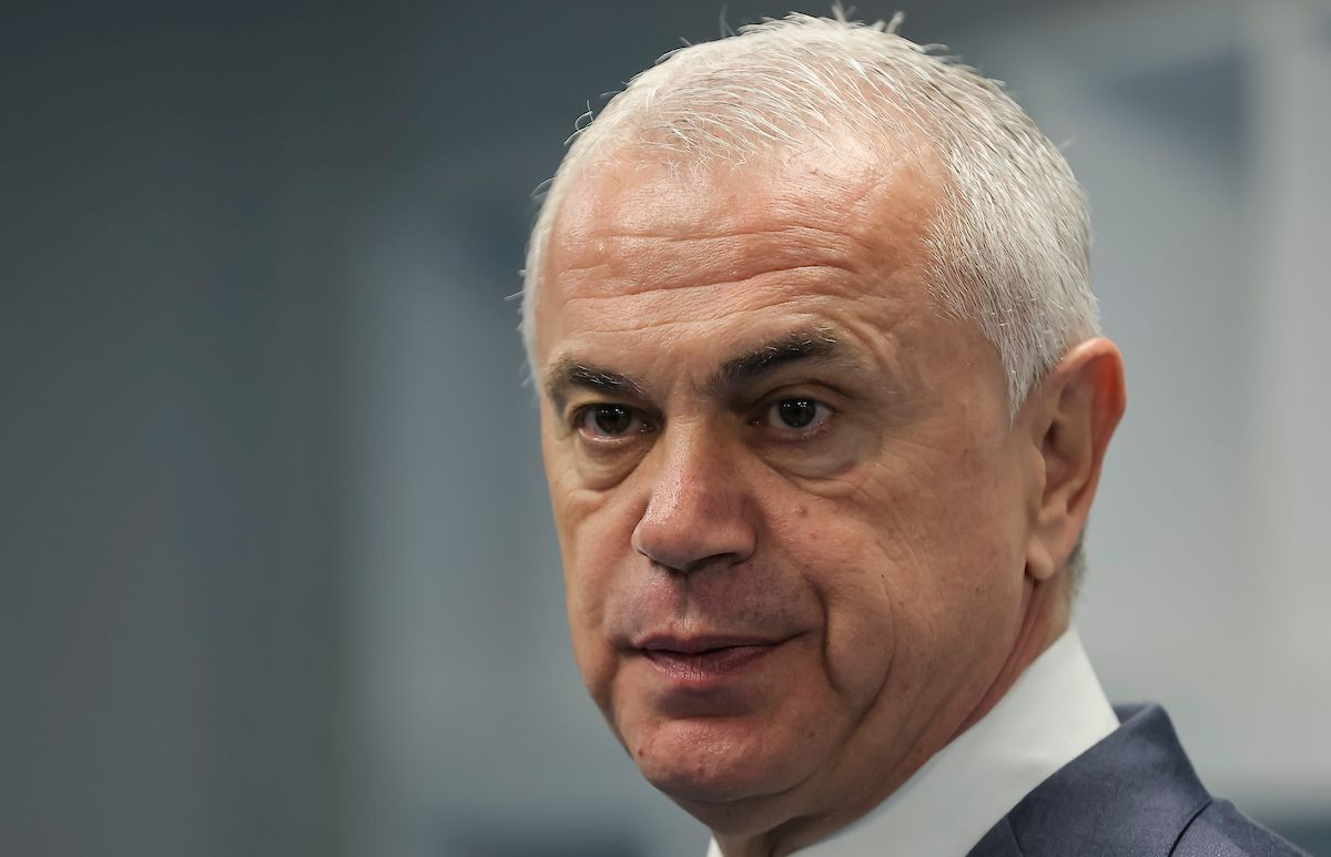Beograd dobio privremenog kralja: Moćnik sa sjevera došao s koferom punim novca i zaledio Terzića! Beograd dobio privremenog kralja: Moćnik sa sjevera došao s koferom punim novca i zaledio Terzića!
