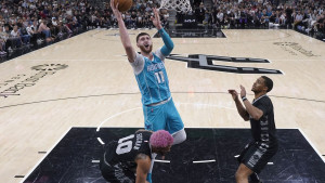 Nurkić se probudio u trijumfu Hornetsa, trener razočarao Garzu