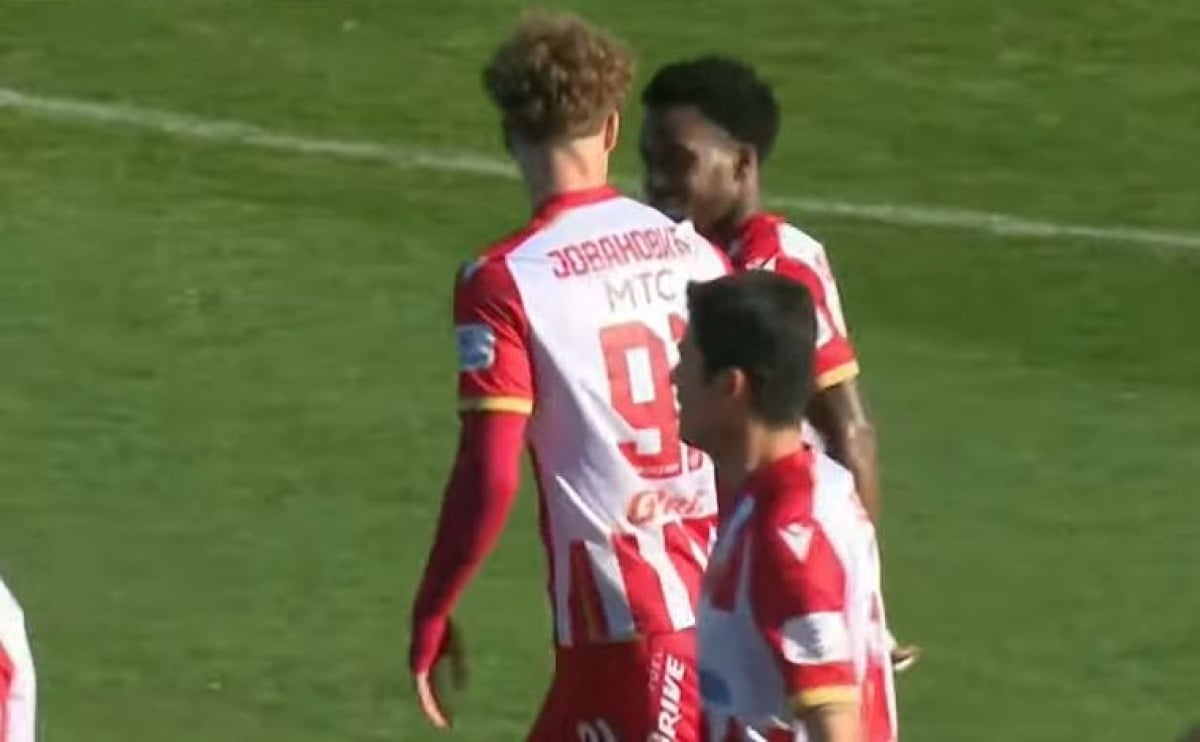 Pokazali zašto su rezerve u Zvezdi: Furiozno krenuli i poveli sa 3:0, a onda uslijedila katastrofa Pokazali zašto su rezerve u Zvezdi: Furiozno krenuli i poveli sa 3:0, a onda uslijedila katastrofa