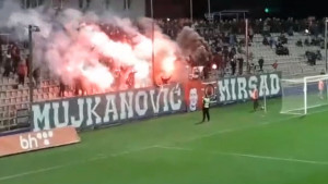 Navijači Čelika se bakljadom sjetili Mirsada Mujkanovića 