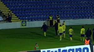 Na tribine stigao samo jedan navijač: Nakon utakmice fudbaleri su napravili potez koji će se pamtiti