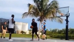 Michael Jordan uletio na basket s "momcima iz kraja": Imate li YouTube? Ukucajte moje ime