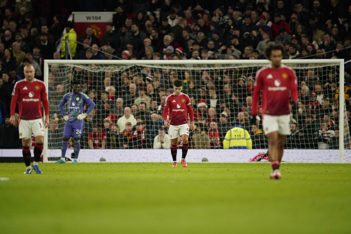 Lica igrača Manchester Uniteda dovoljno govore o onom što se večeras dešava na Old Traffordu Lica igrača Manchester Uniteda dovoljno govore o onom što se večeras dešava na Old Traffordu