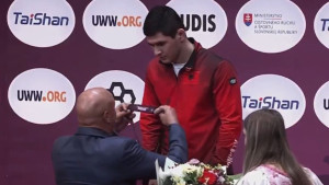 Podmukli Rus prišao albanskom prvaku Evrope da mu da medalju pa ga počeo zlostavljati: "Ti si..."