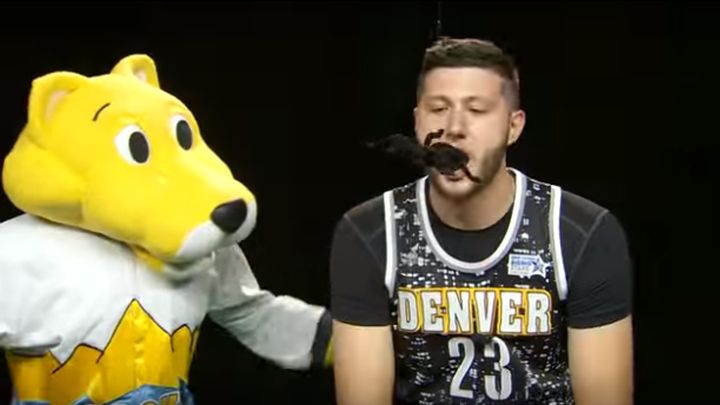 Nurkić zubima na pauka, Jokić ga počastio psovkom Nurkić zubima na pauka, Jokić ga počastio psovkom