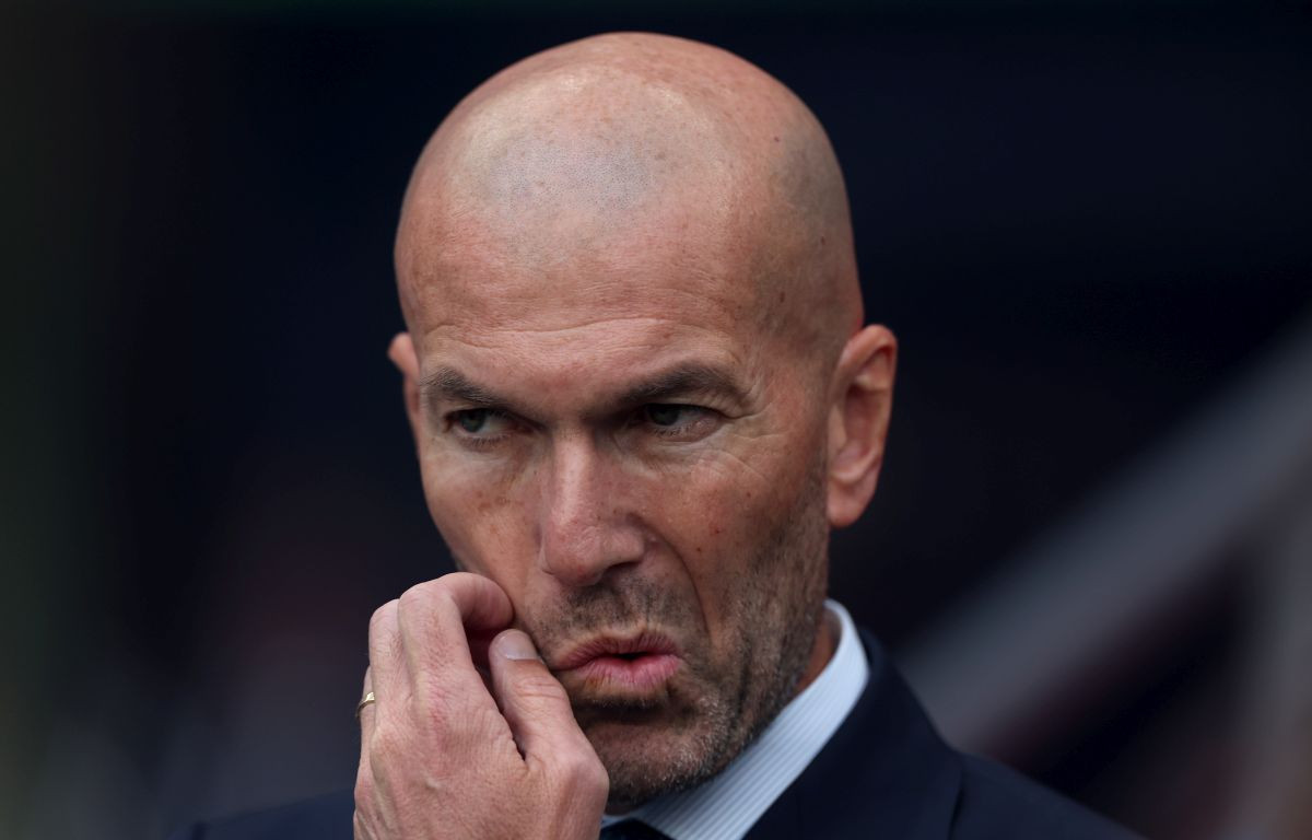 Zidane je postavio dva uslova, ukoliko budu prihvaćena postaje trener velikana! Zidane je postavio dva uslova, ukoliko budu prihvaćena postaje trener velikana!