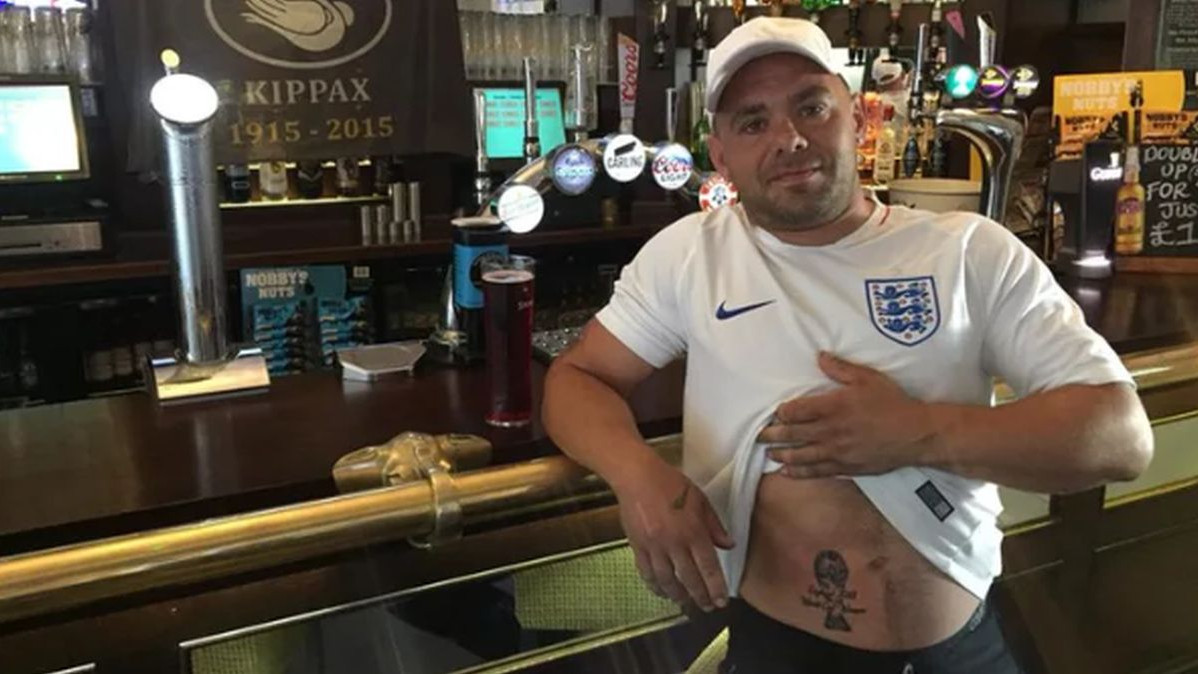 Grlom u jagode: Engleskim navijačima se sada svi smiju zbog tetovaža