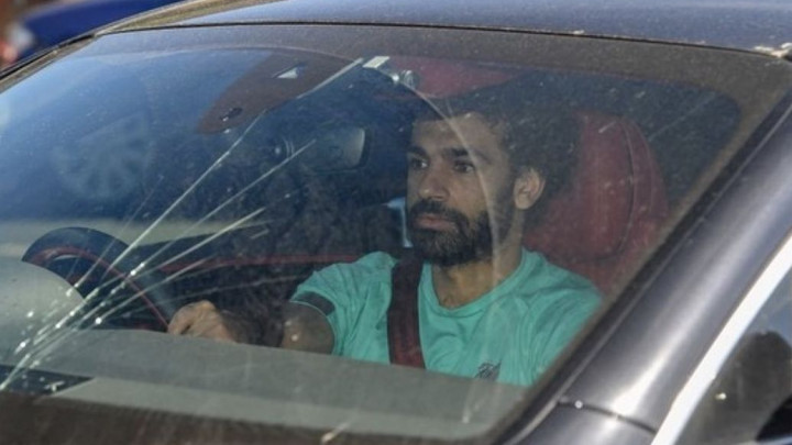 Salah razbio šoferšajbu na automobilu, a Lovren je morao da ga zeza na Twitteru