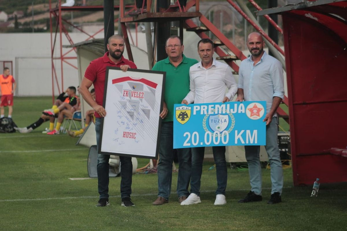 FK Tuzla City ispunio obećanje: Veležu uručen novčani ček od 20.000 KM