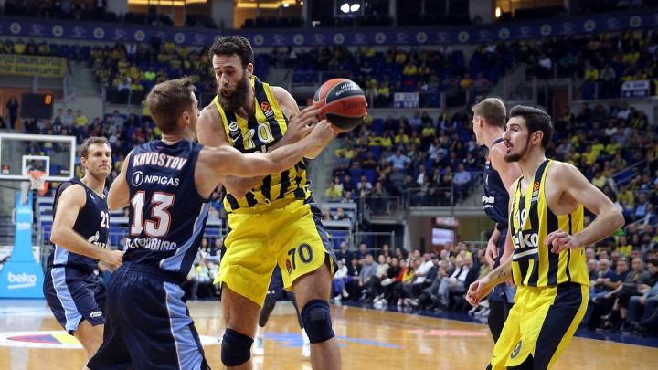 Trojkom Albicya u posljednjim trenutcima Zenit šokirao Fenerbahce u Istanbulu