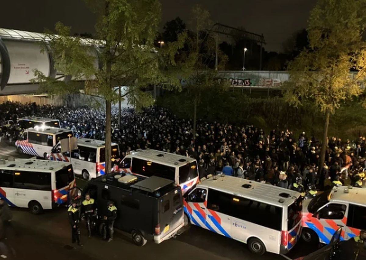 Apsurdne scene u srcu Evrope: S 22 autobusa stigli na gostovanje, pa ostali ispred stadiona