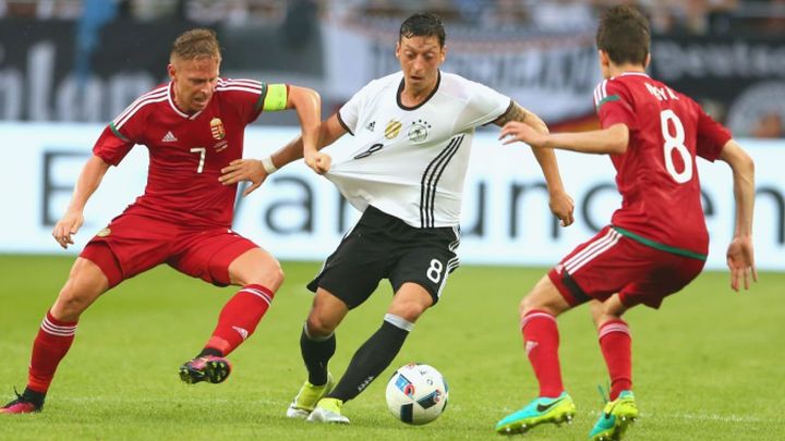 Ozil odgovorio na kritike navijača Njemačke