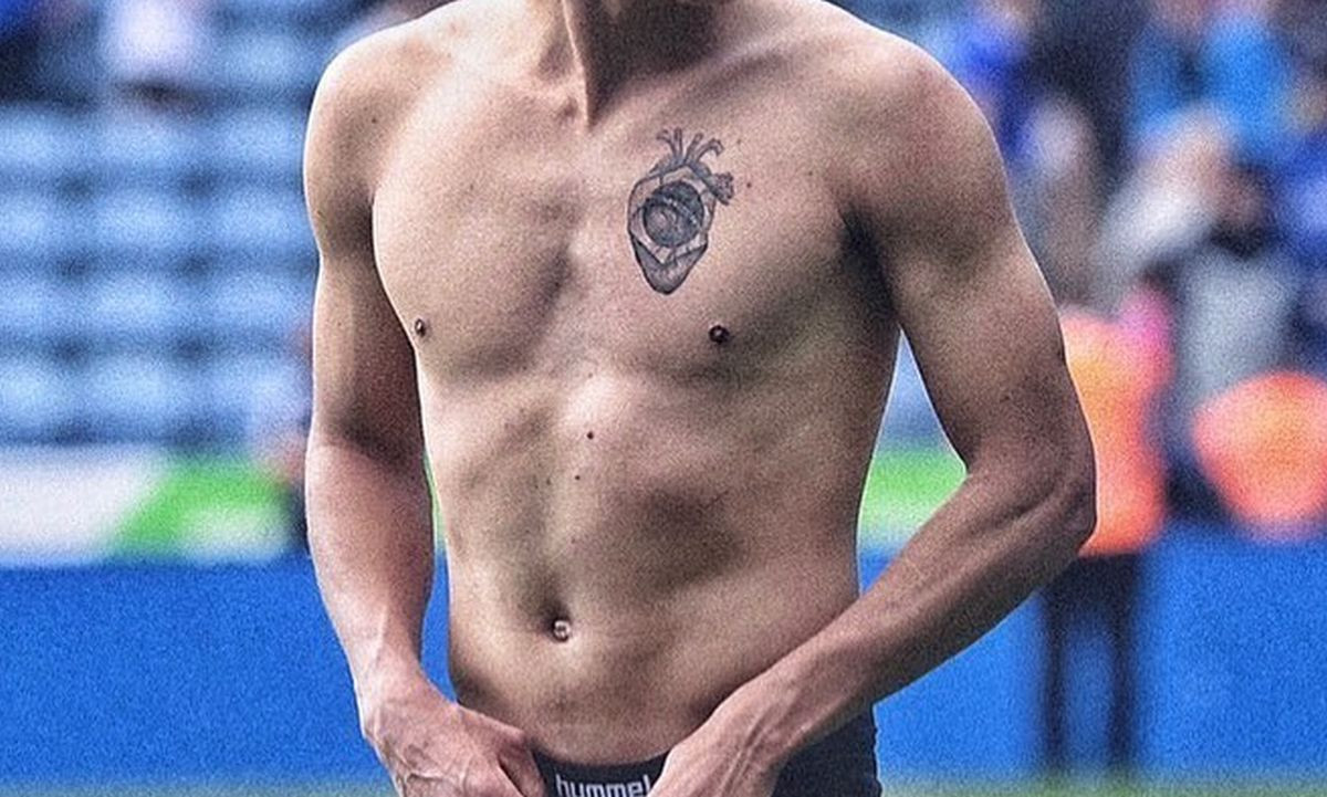 Veliki prgavac ima najoriginalniju tetovažu u svijetu fudbala: "Kamion mi je bio spavaća soba"