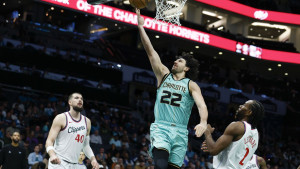 Jokiću falio jedan skok za triple-double, odlične partije Micića i Zubca u direktnom okršaju