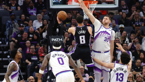 Iako nije igrao, povrijeđeni Nurkić bio je u centru pažnje: "Dobili ste jedinicu, gospodine"