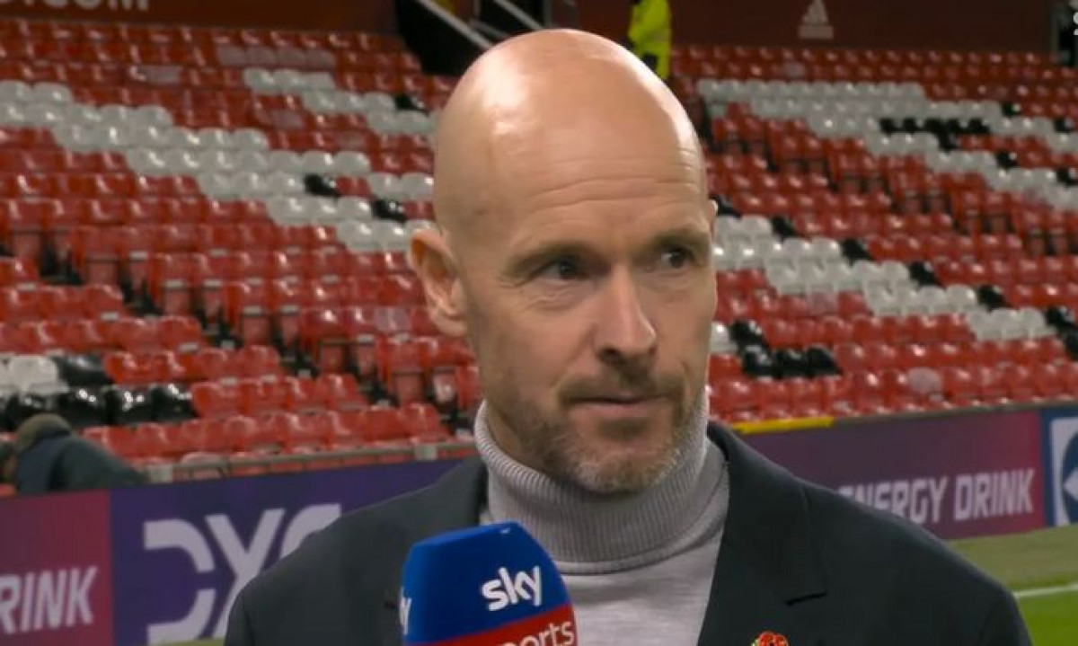 Ten Hag stao pred kameru Sky Sportsa, ali mu neće biti drago kada vidi kako su ga potpisali