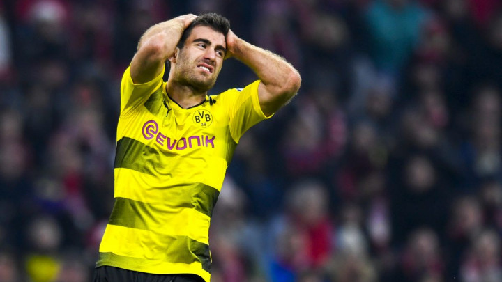 Sokratis na izlaznim vratima Dortmunda