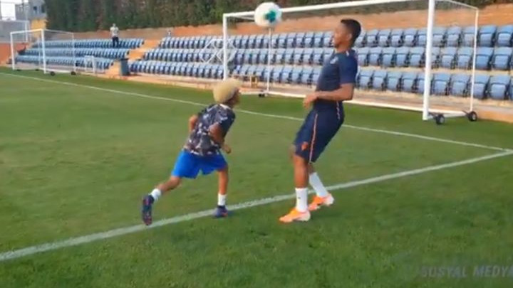 Edin Višća i društvo ostali bez teksta kada je Robinhov sin pokazao šta zna s loptom