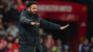 Navijači Manchester Uniteda žestoko napali Amorima i zvijezdu kluba nakon sramote na Old Traffordu!