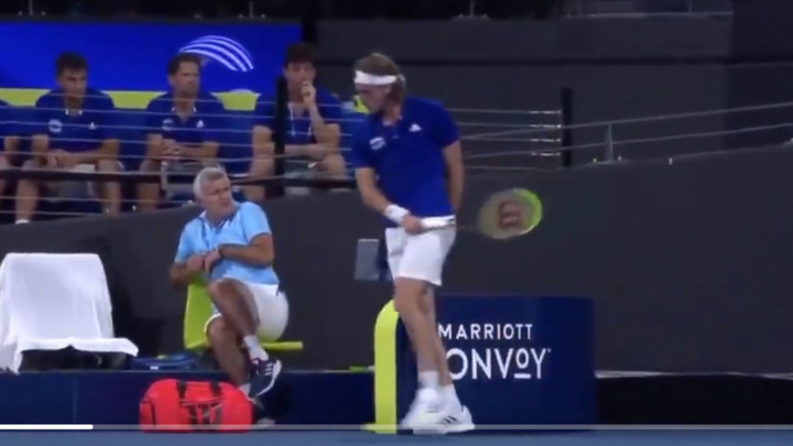 Tsitsipas izgubio živce, u naletu bijesa povrijedio i oca, na kraju mu majka očitala lekciju