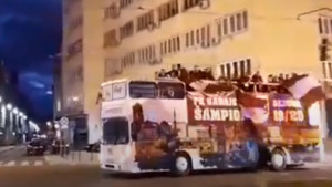 Autobus sa igračima FK Sarajevo "krstari" gradom