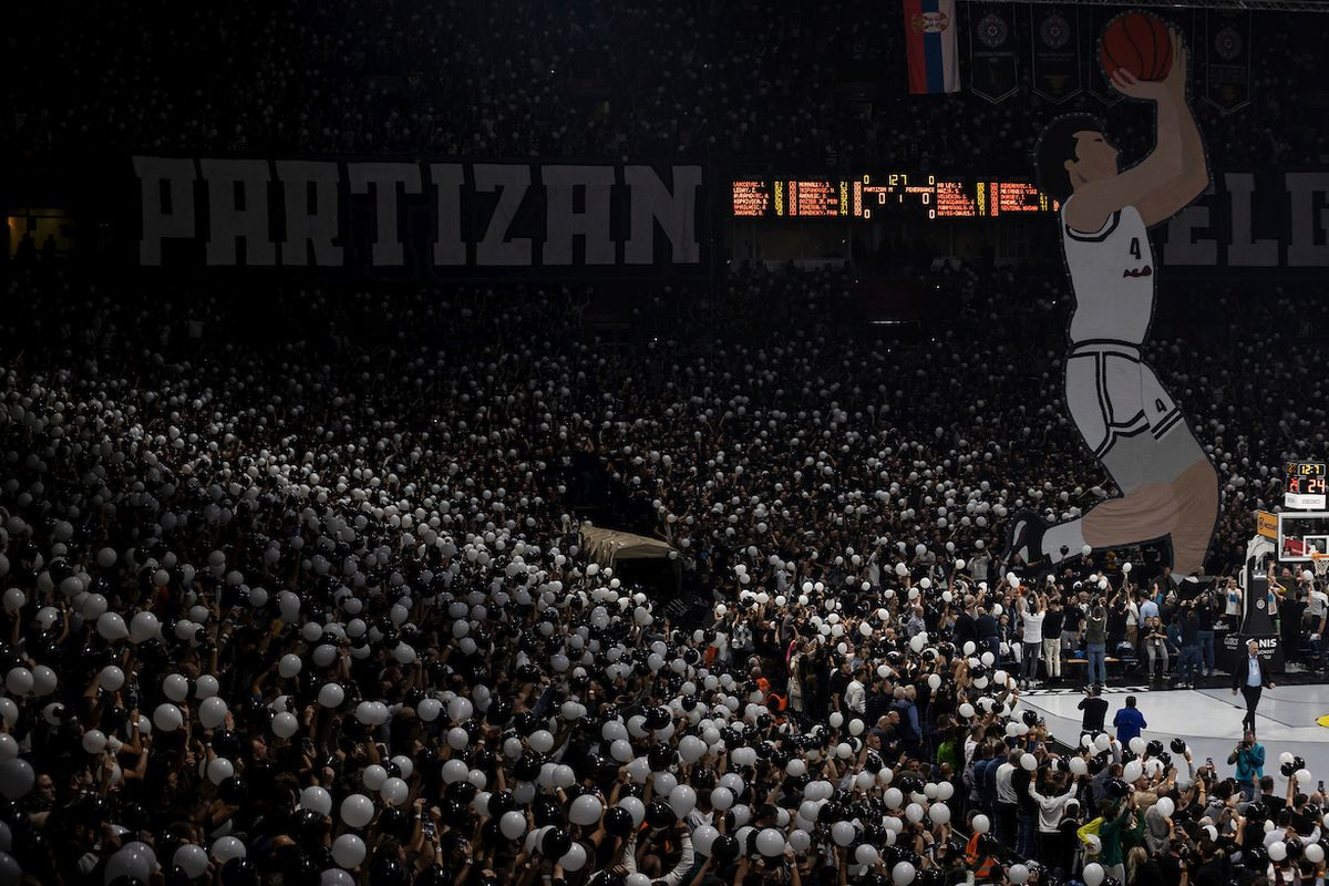 20.000 Grobara u Areni dočekalo je spektakularnu vijest: "Danas je veliki dan za Partizan" 20.000 Grobara u Areni dočekalo je spektakularnu vijest: "Danas je veliki dan za Partizan"