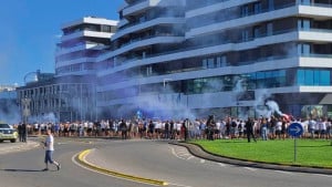 Manijaci korteom zapalili Koper: Sprema se ludnica na Bonifici