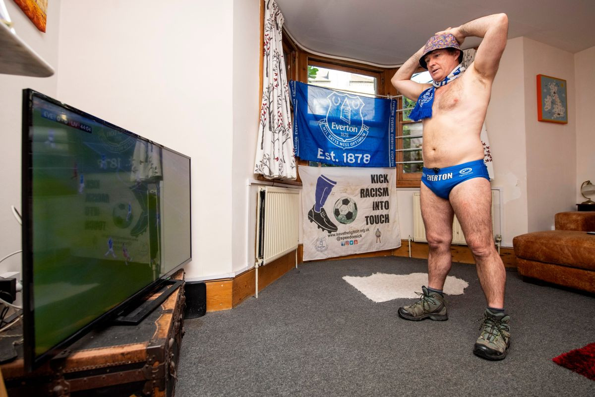 Fotografija navijača Evertona pokazuje kako će izgledati navijanje u nastavku 2020. godine 