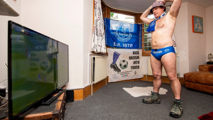 Fotografija navijača Evertona pokazuje kako će izgledati navijanje u nastavku 2020. godine