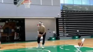 Hit na internetu: Kanter se sprema za nastavak sezone, ali zbog videa s treninga svi mu se smiju