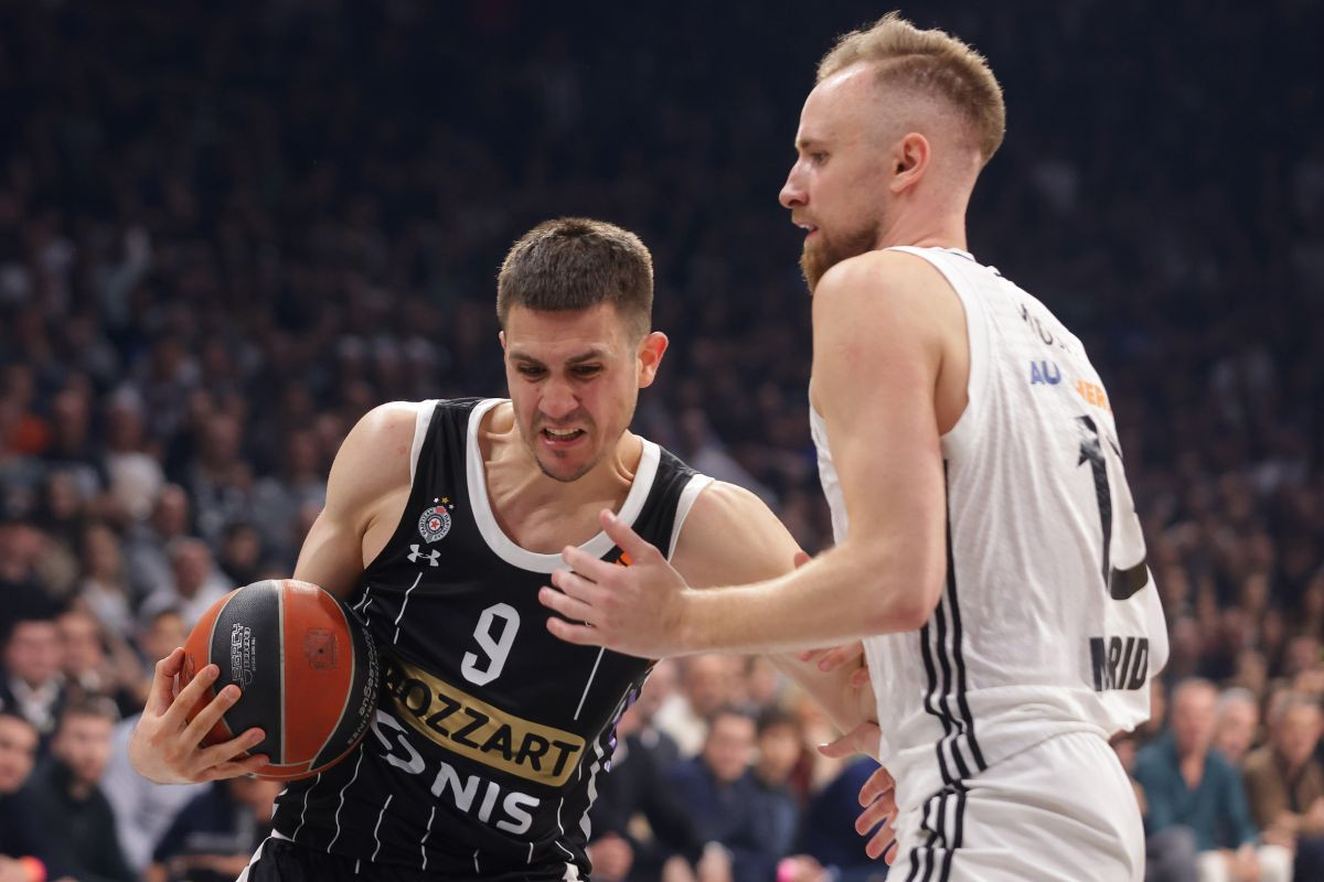 Žestoka reakcija na tekst o Musi i njegovoj dobrodošlici u Partizan: "Gluperdo jedna, stidi se.." Žestoka reakcija na tekst o Musi i njegovoj dobrodošlici u Partizan: "Gluperdo jedna, stidi se.."