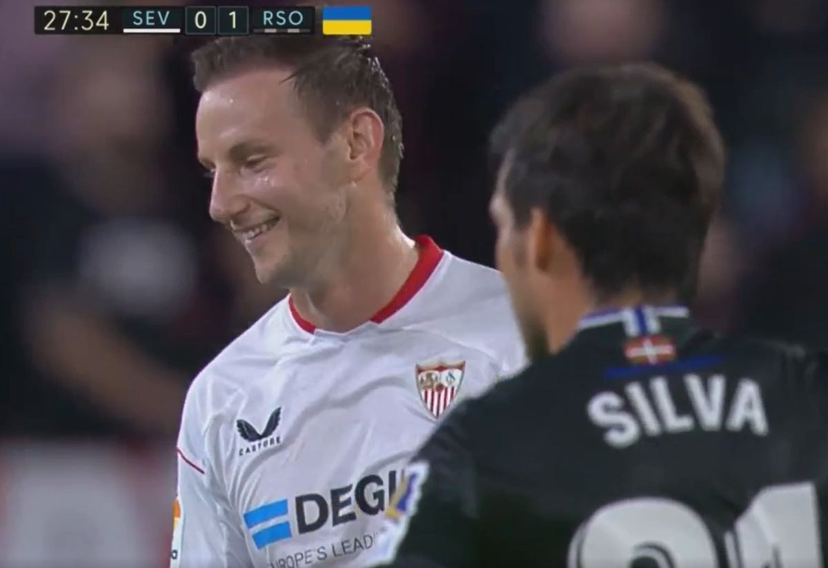 Rakitić umalo slomio nogu protivniku, pa se smijao odluci sudije Rakitić umalo slomio nogu protivniku, pa se smijao odluci sudije