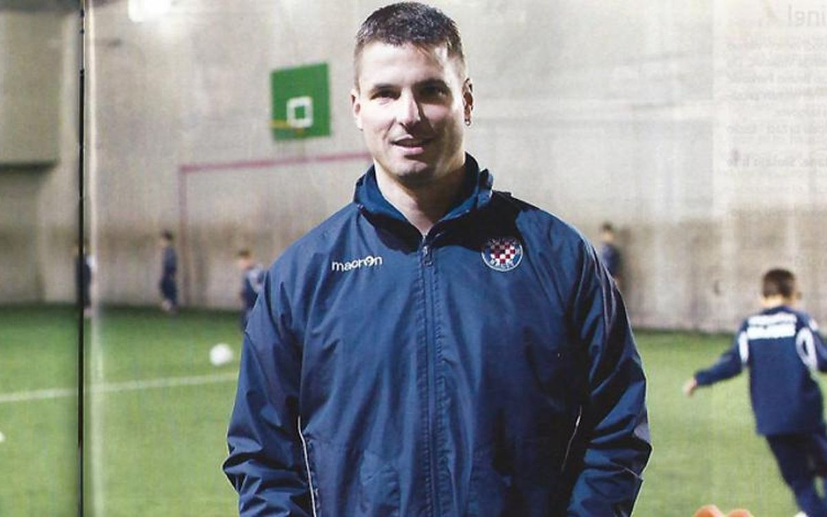 Ovo je otac dečka koji spašava Hajduk: Napunit će Splićanima kasu do vrha, a to je ništa šta slijedi Ovo je otac dečka koji spašava Hajduk: Napunit će Splićanima kasu do vrha, a to je ništa šta slijedi