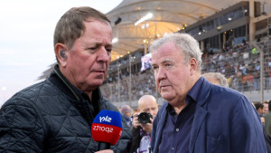 Brundle nije mogao prešutiti pa mu odgovorio: "Trebaju promijeniti bolide, a ne..."